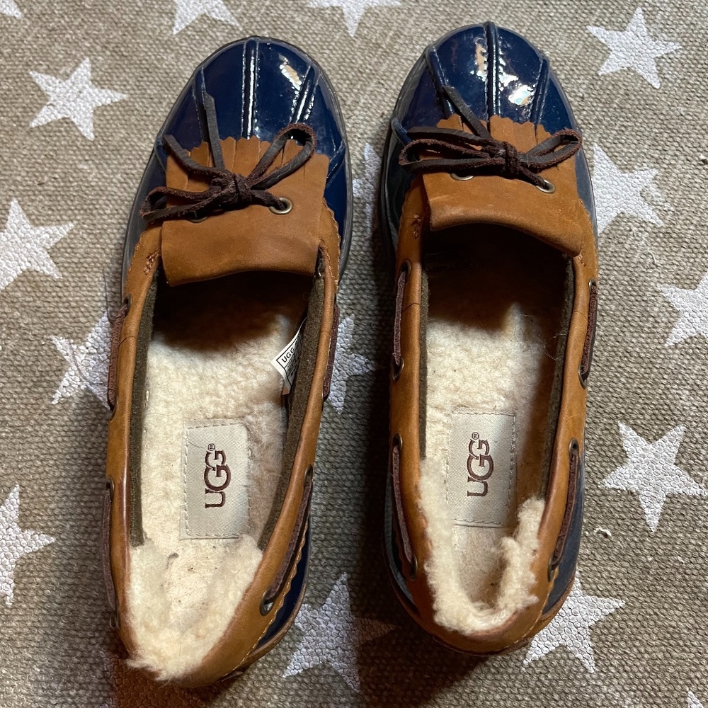 UGG Ashdale Duck Shoe Women's size 7.5 blue